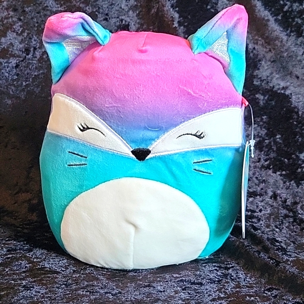 🆕️ Squishmallows 8" Vickie the Fox
